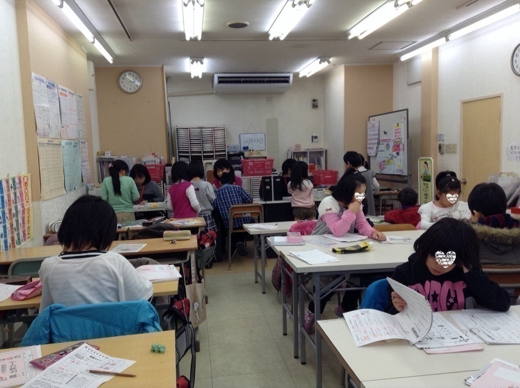 「学研武庫元町キャンパス教室」のたくさんの生徒さんが集まっている様子