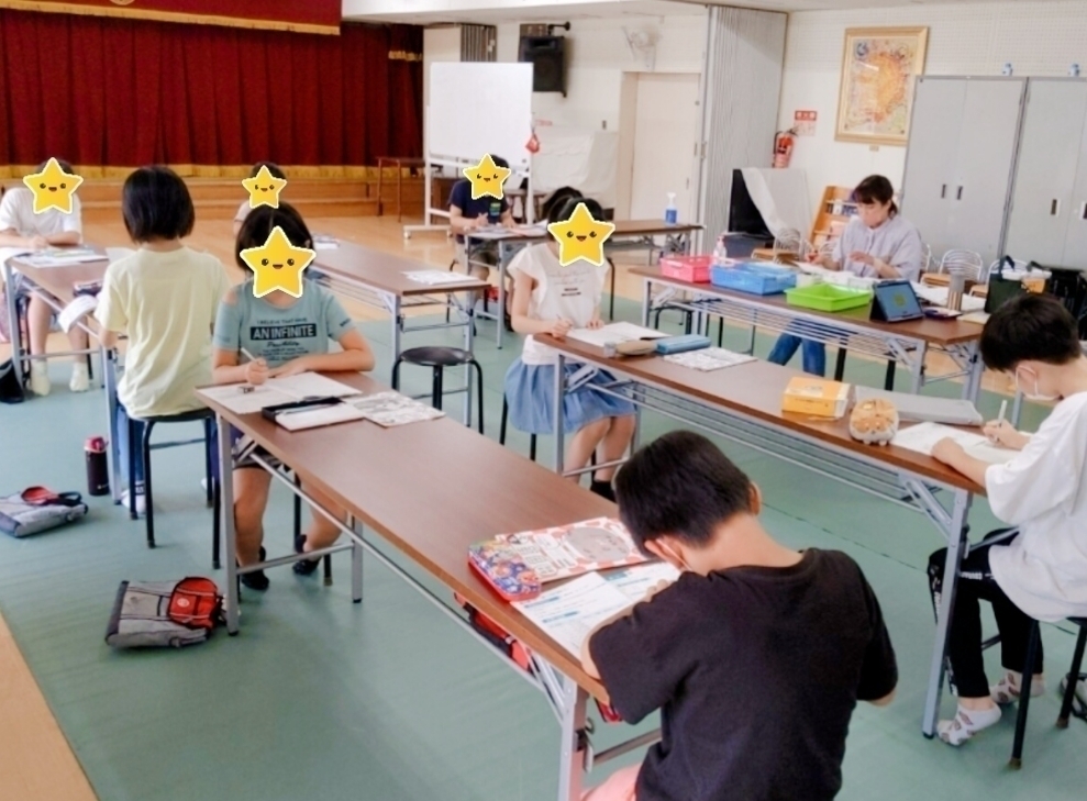 「学研とまつ教室」の学習している教室内の様子