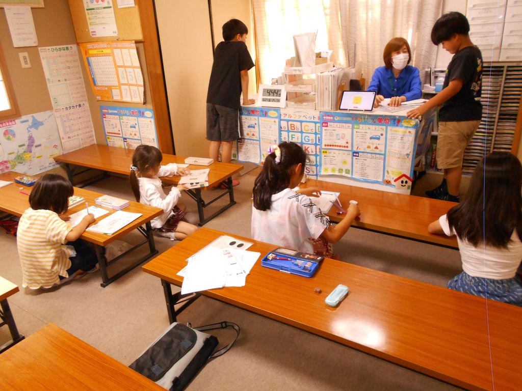 「学研食満うおとり教室」の学習している室内の様子
