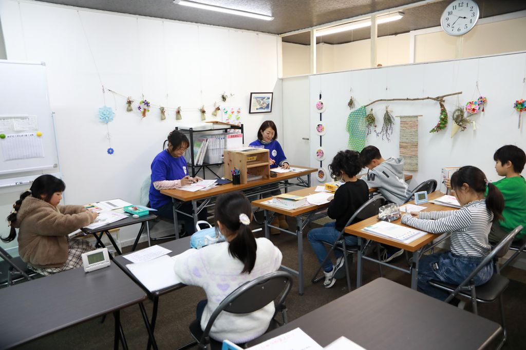 「学研東園田4丁目教室」の学習している教室内の様子