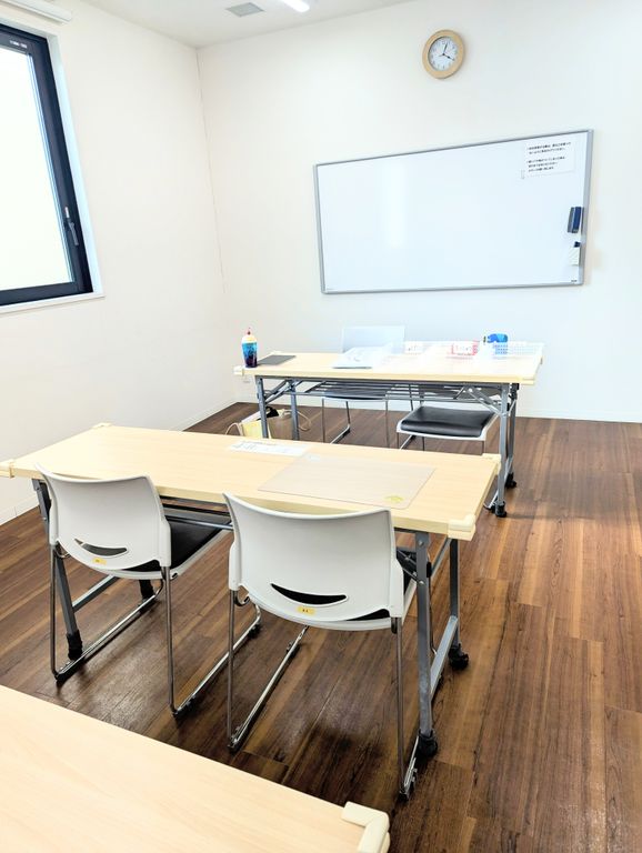 「学研武庫之荘カルチャースタジオ教室」の生徒がいない時間帯の教室内の様子
